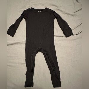 Little sleepies black crescent zippy